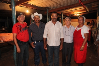 Prefeito André Alves com vereadores e festeiro da festa de 2012