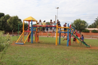 Playground instalado na Vila Pereira