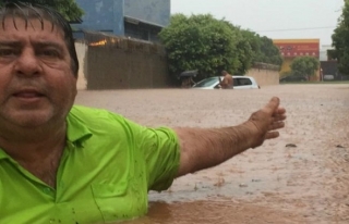 Repórter entrou na chuva para mostrar a situação caótica das ruas após a chuva. (Fotos: TL Notícias)
