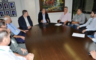 Presidente Waldir Neves debate plano de cargos com sindicalistas. (Foto: Reprodução/Internet)