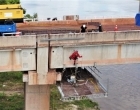 Com estrutura de última geração, avançam reparos da ponte no rio Paraguai